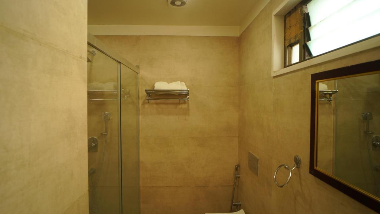 Hotel Wisteria Blue Samarda Kaliāsot Zewnętrze zdjęcie